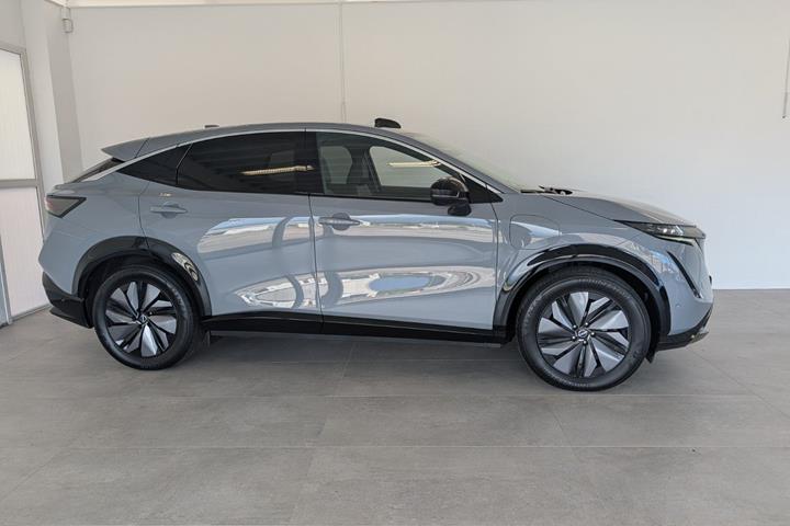 Grå Nissan Ariya fra 2022
