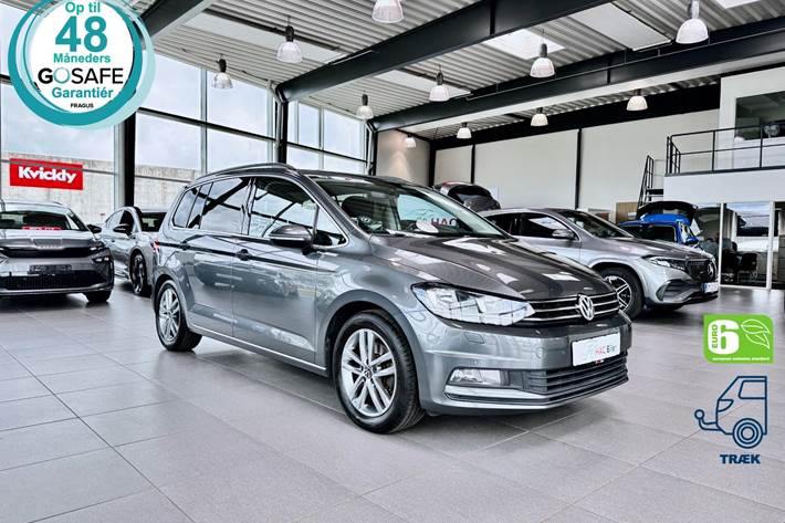 Sølv VW Touran fra 2016