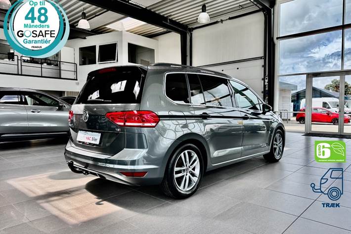 Sølv VW Touran fra 2016