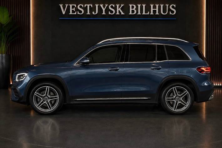 Blå Mercedes GLB220 d fra 2023