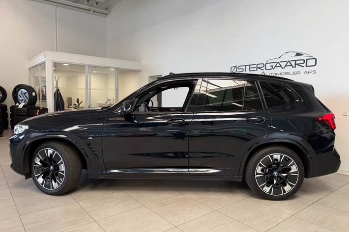 Sort BMW iX3 fra 2023