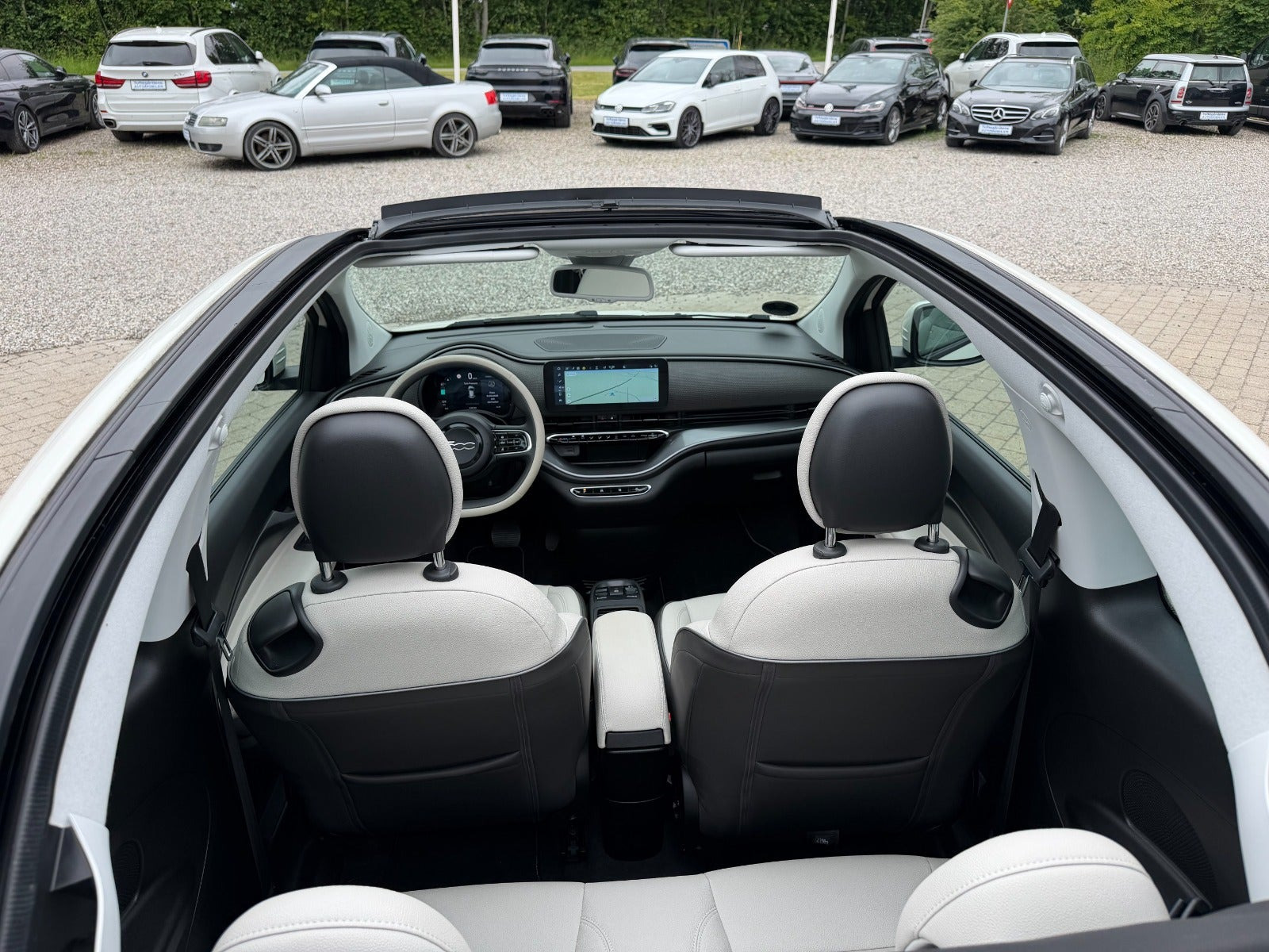 Hvid Fiat 500e fra 2023