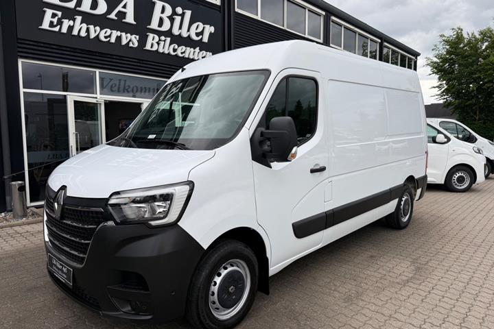 Hvid Renault Master IV T33 fra 2020 set udefra