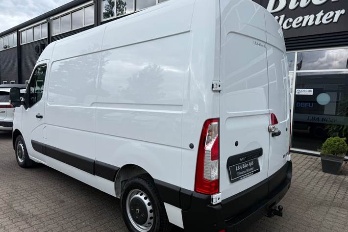 Hvid Renault Master IV T33 fra 2020