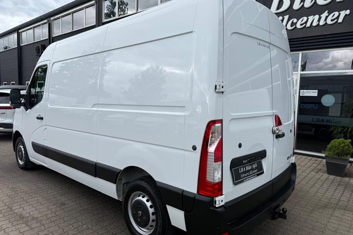 Hvid Renault Master IV T33 fra 2020