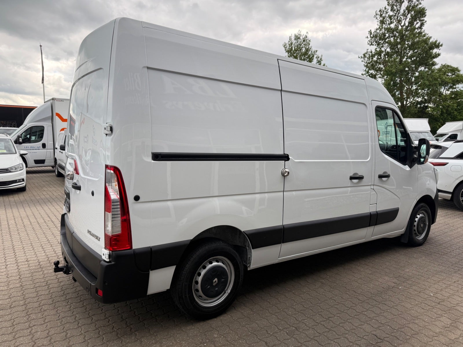 Hvid Renault Master IV T33 fra 2020