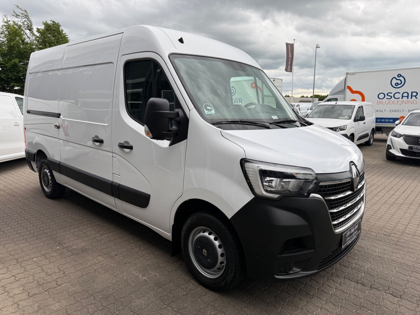 Hvid Renault Master IV T33 fra 2020