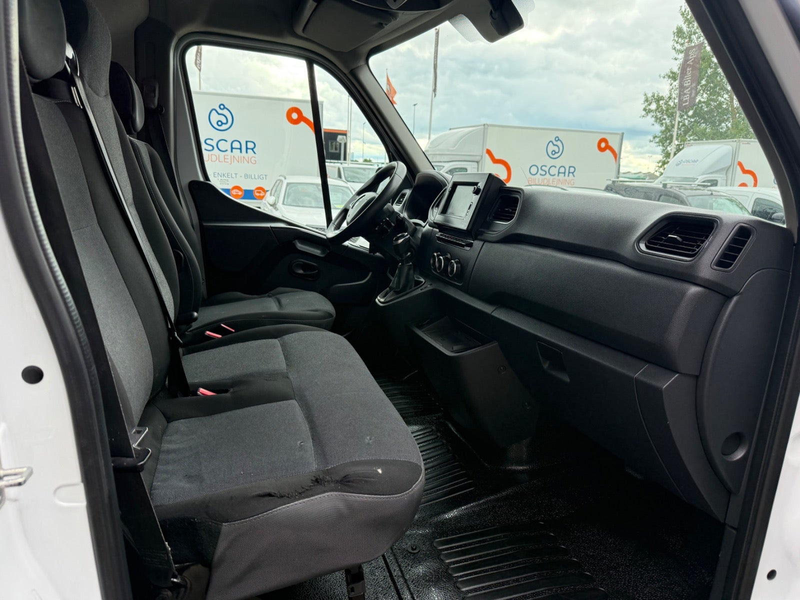 Hvid Renault Master IV T33 fra 2020