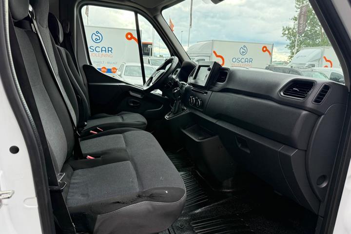 Hvid Renault Master IV T33 fra 2020