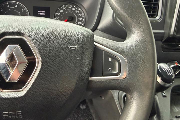 Hvid Renault Master IV T33 fra 2020