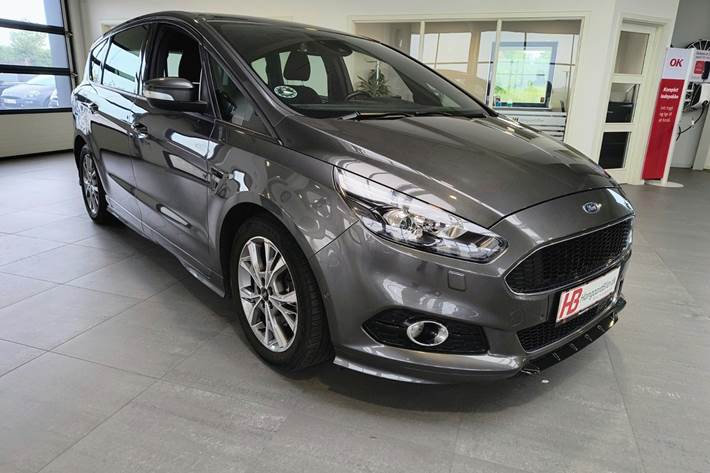 Grå Ford S-MAX fra 2019