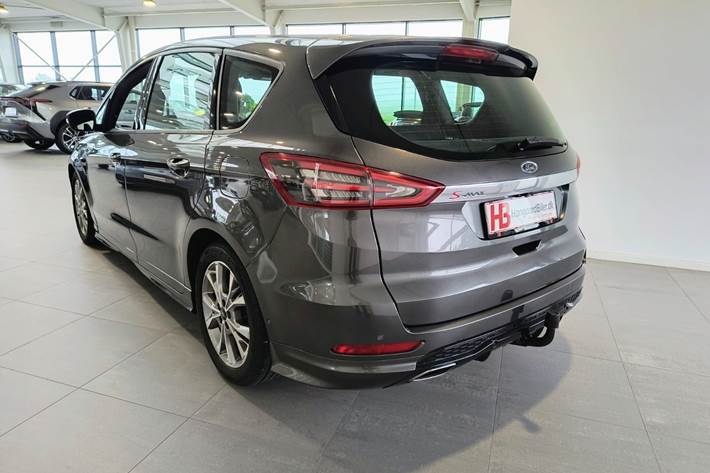 Grå Ford S-MAX fra 2019