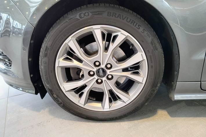 Grå Ford S-MAX fra 2019