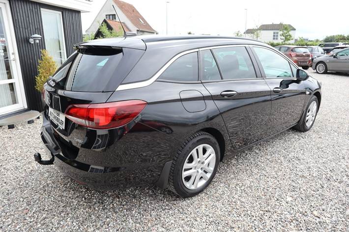 Sort Opel Astra fra 2018