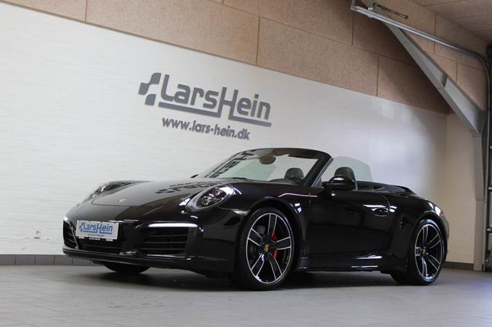 Sort Porsche 911 Carrera 4S fra 2017