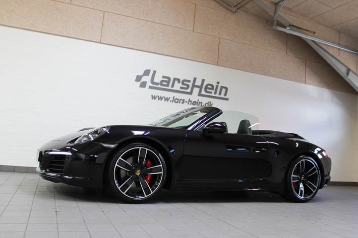 Sort Porsche 911 Carrera 4S fra 2017