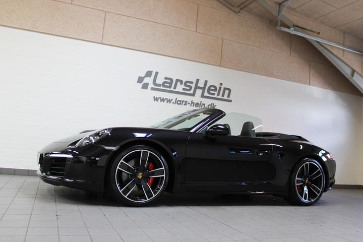 Sort Porsche 911 Carrera 4S fra 2017