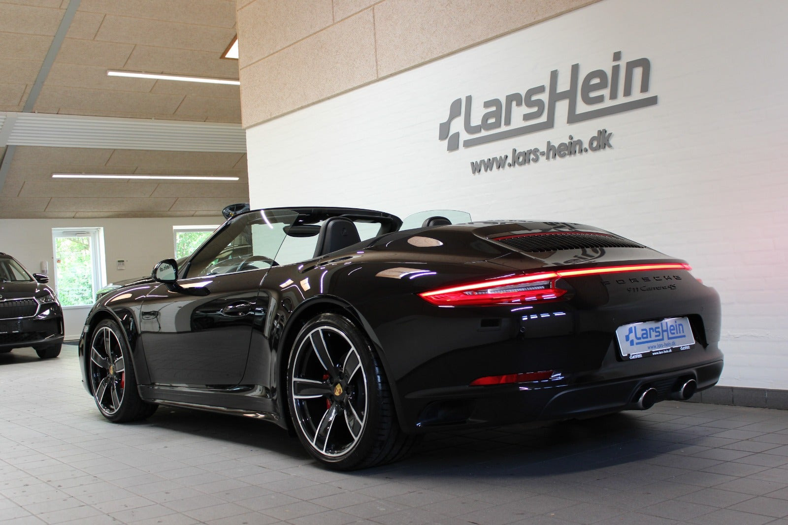 Sort Porsche 911 Carrera 4S fra 2017