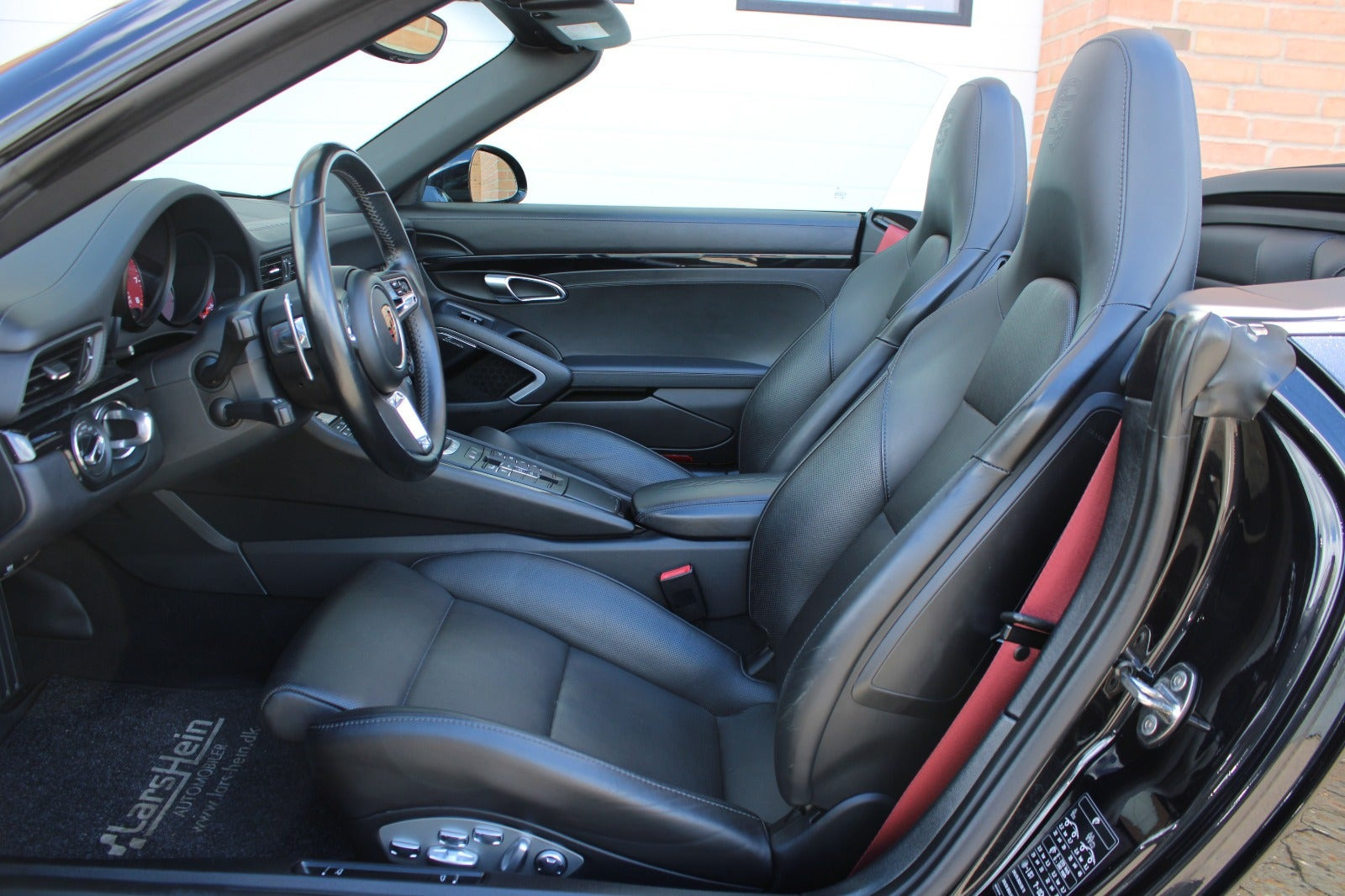 Sort Porsche 911 Carrera 4S fra 2017 set indefra
