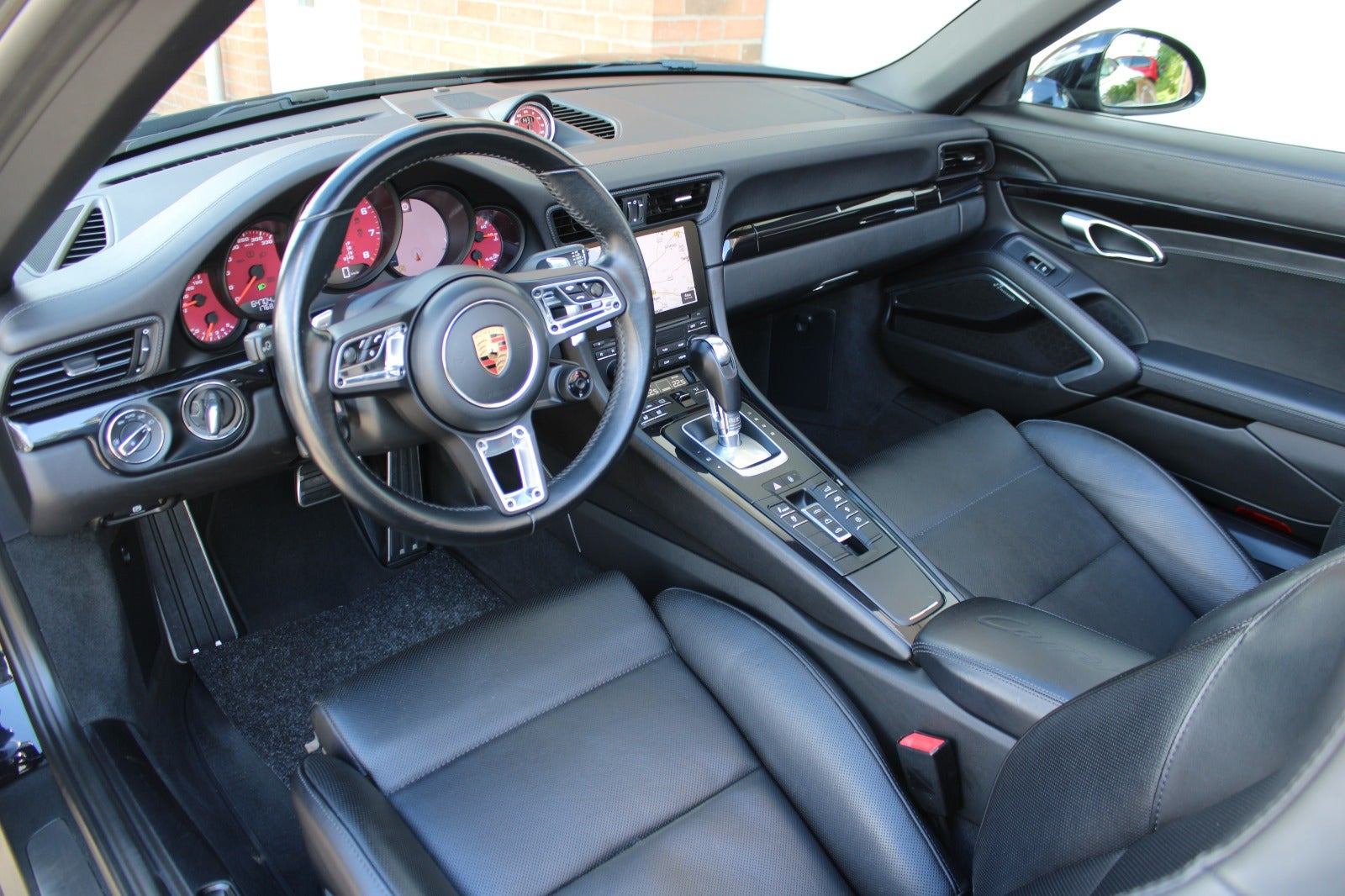 Sort Porsche 911 Carrera 4S fra 2017 set indefra