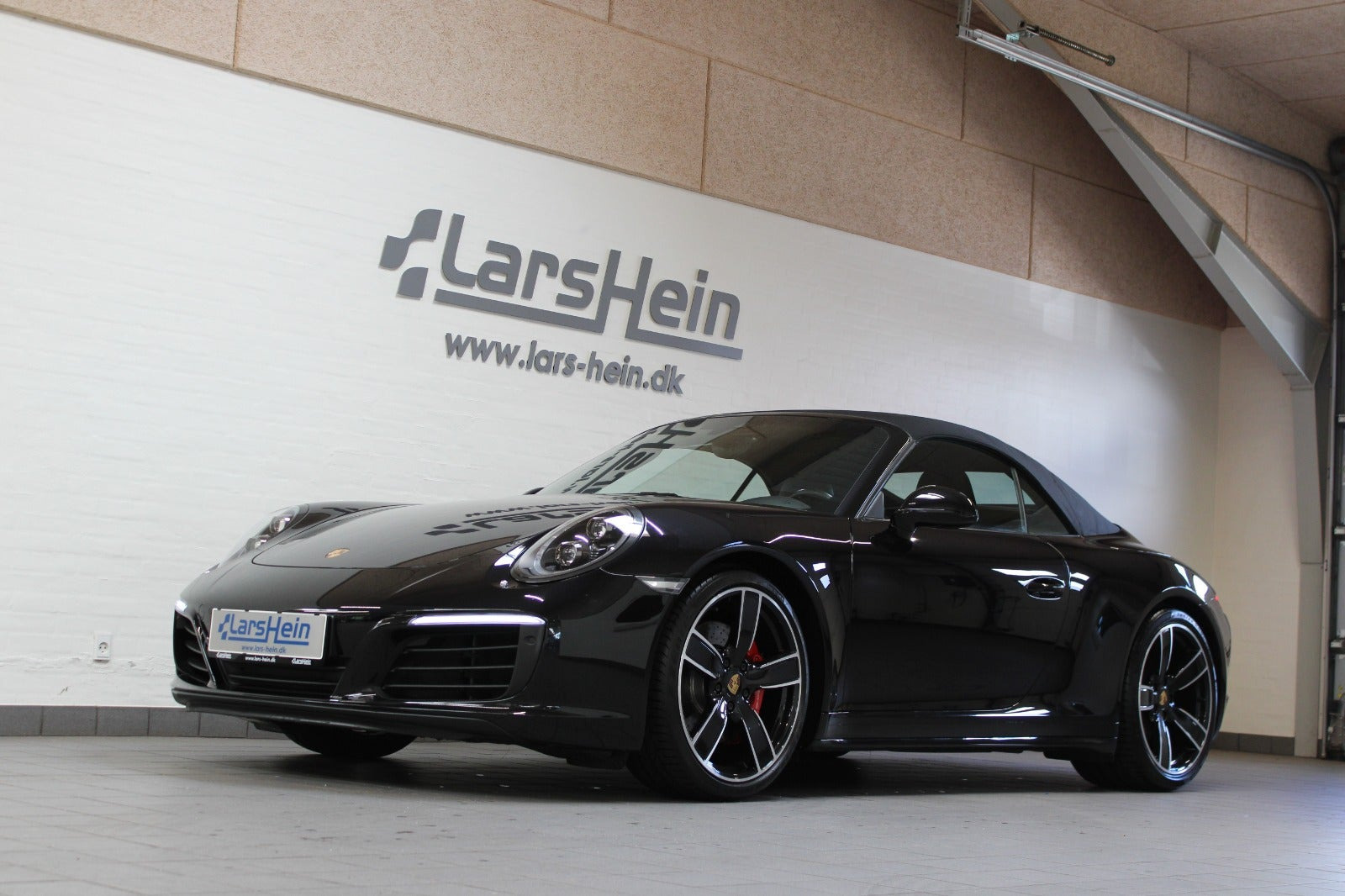 Sort Porsche 911 Carrera 4S fra 2017