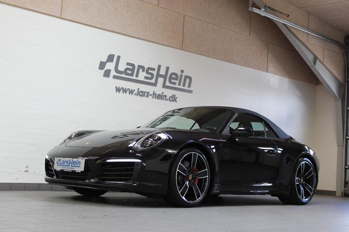 Sort Porsche 911 Carrera 4S fra 2017