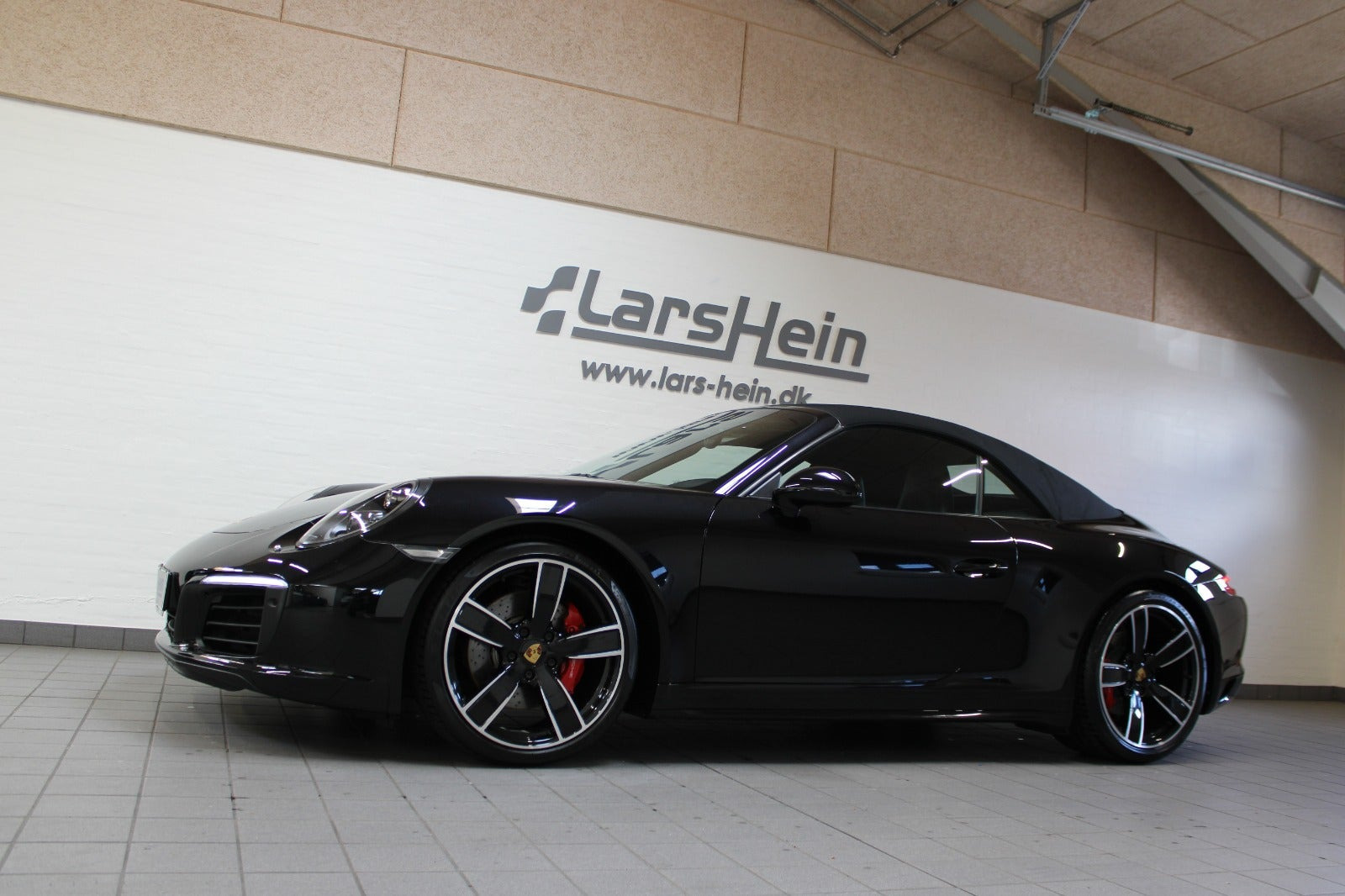 Sort Porsche 911 Carrera 4S fra 2017