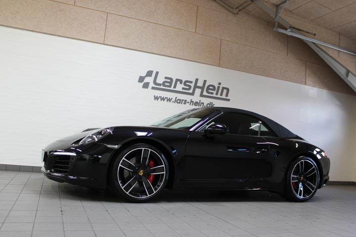 Sort Porsche 911 Carrera 4S fra 2017