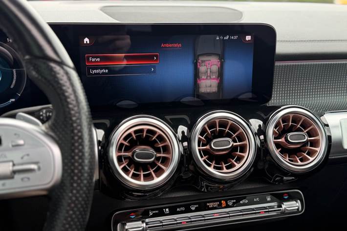 Sort Mercedes EQB300 fra 2022