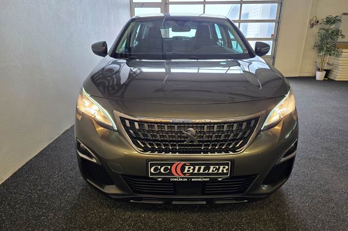 Grøn Peugeot 3008 fra 2017