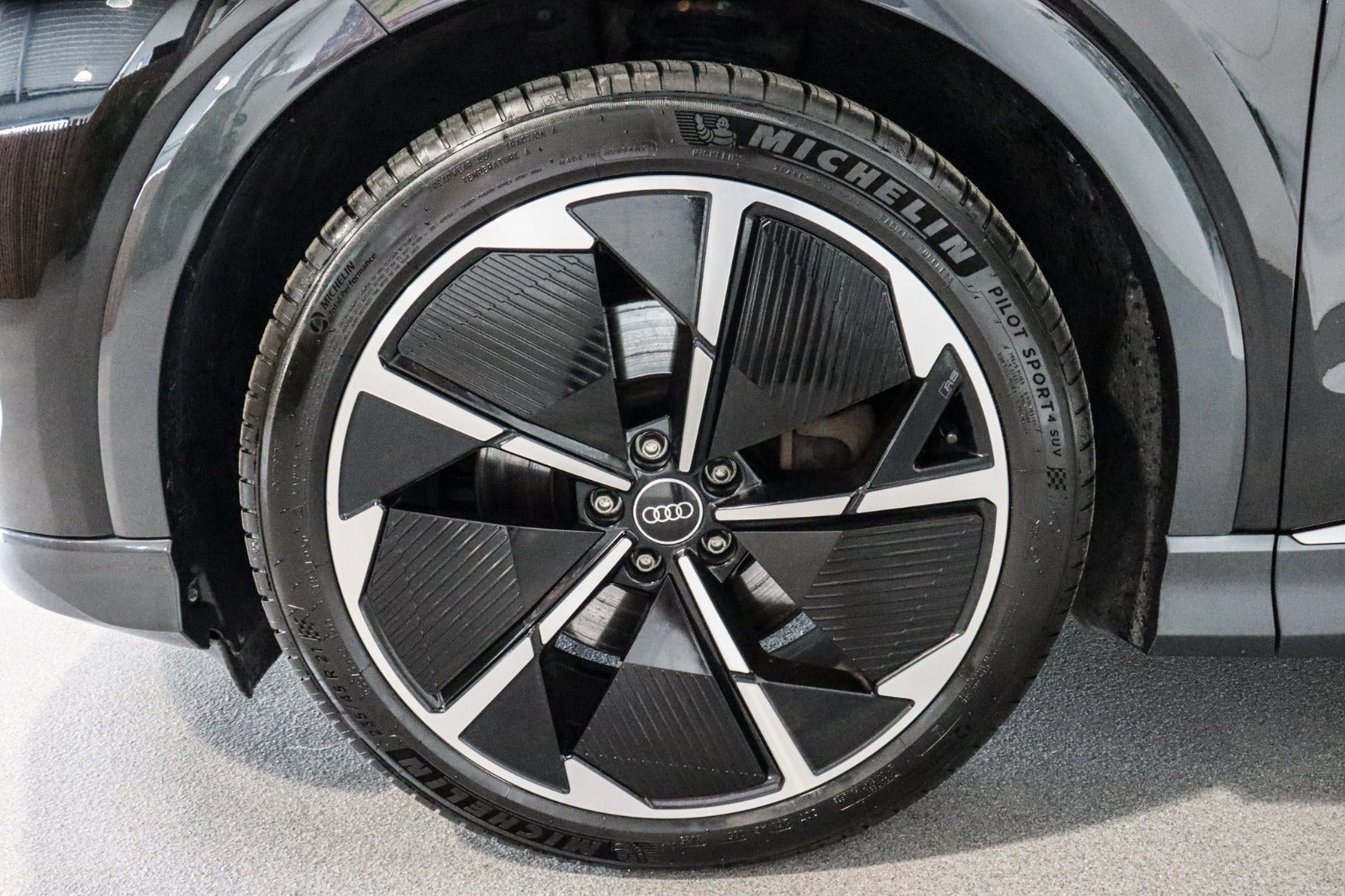 Sort Audi Q4 e-tron fra 2022