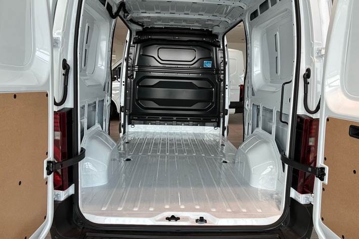 Hvid Renault Master V T33 fra 2026