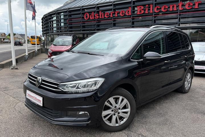 undefined VW Touran fra 2021 set udefra