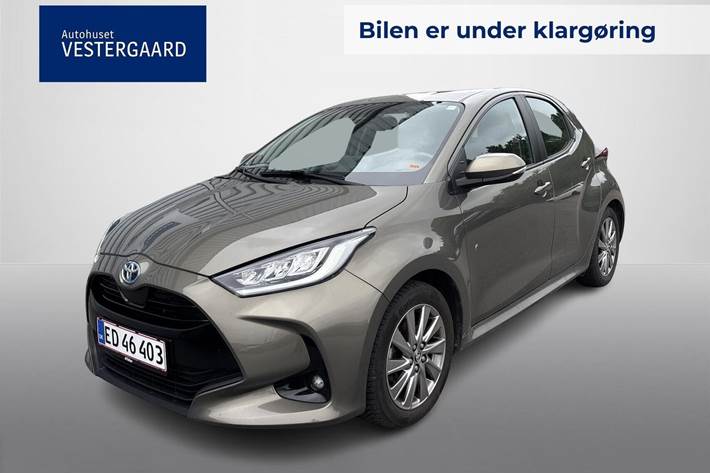 Grå Toyota Yaris fra 2022