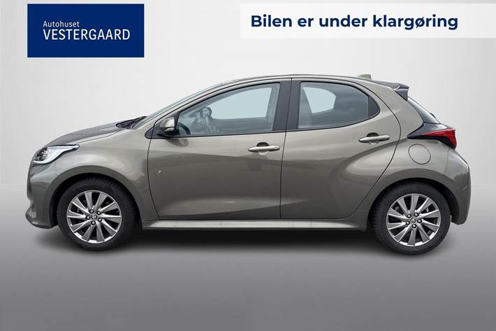 Grå Toyota Yaris fra 2022