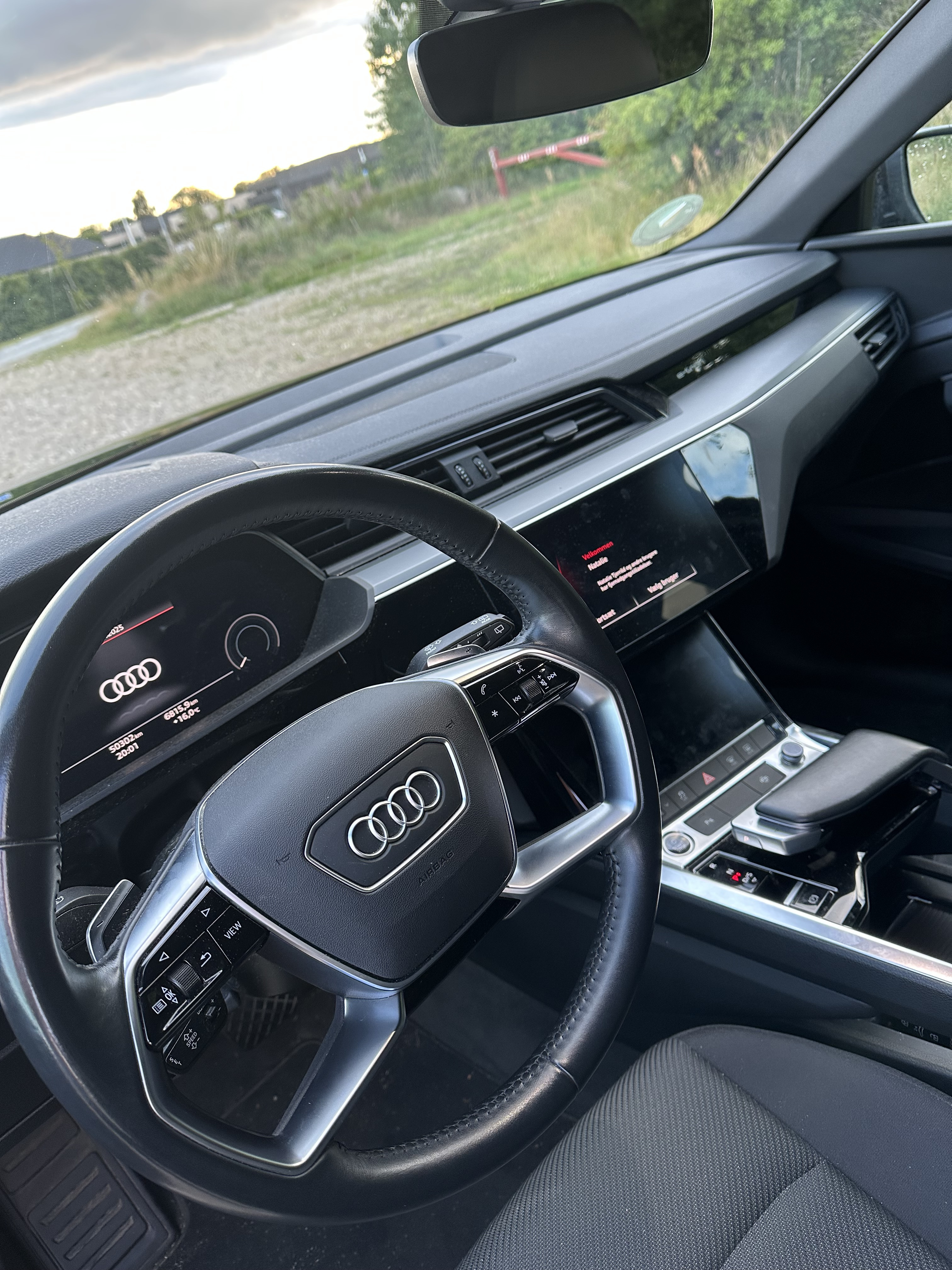 Sort Audi e-tron fra 2021
