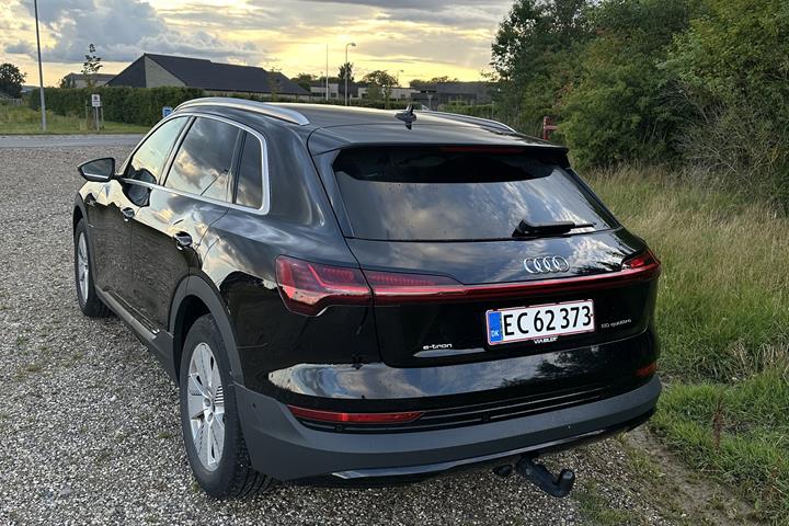 Sort Audi e-tron fra 2021