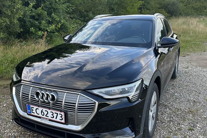 Sort Audi e-tron fra 2021