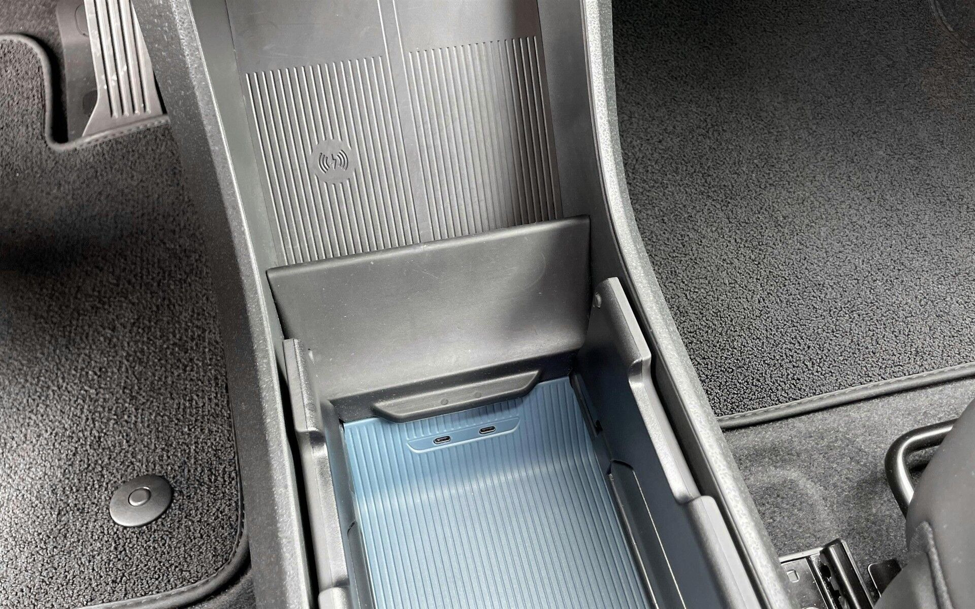 Grå Volvo EX30 fra 2025