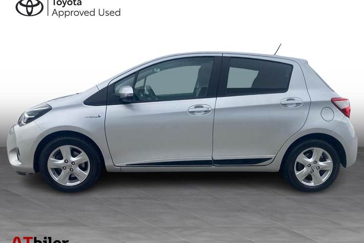 Grå Toyota Yaris fra 2019