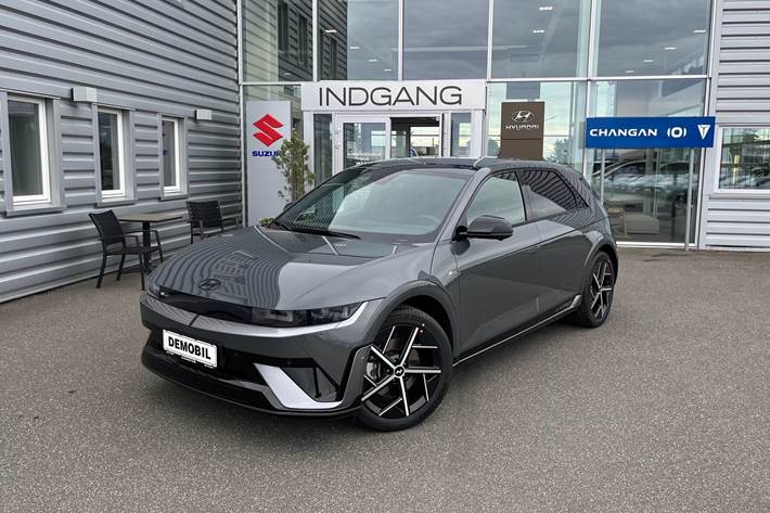 Grå Hyundai Ioniq 5 fra 2026 set udefra