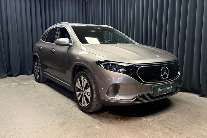 Grå Mercedes EQA 250 fra 2023 set udefra