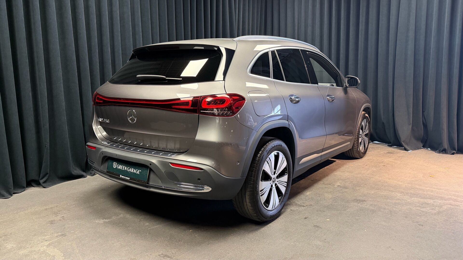 Grå Mercedes EQA 250 fra 2023