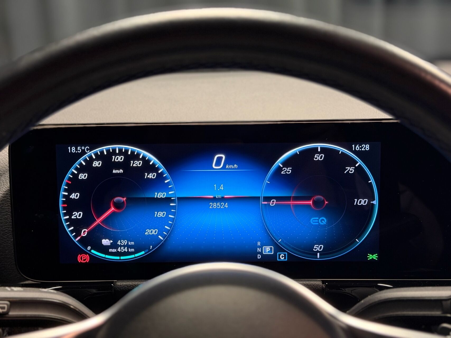 Grå Mercedes EQA 250 fra 2023