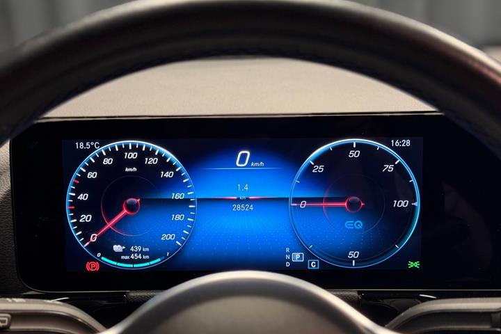Grå Mercedes EQA 250 fra 2023
