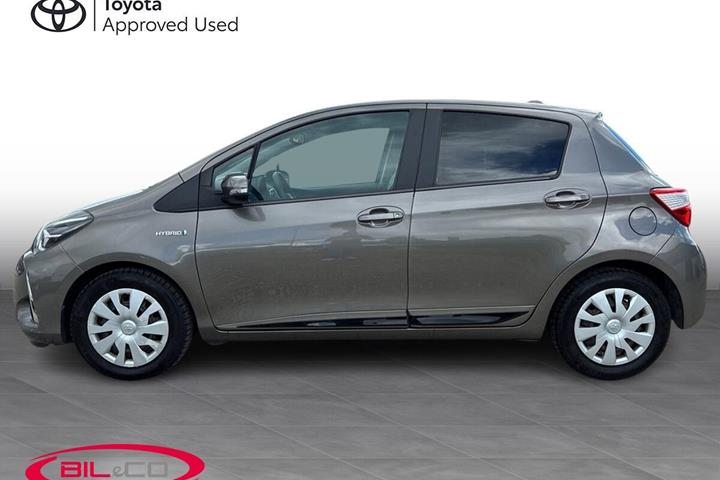 Grå Toyota Yaris fra 2020