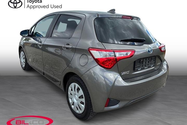 Grå Toyota Yaris fra 2020