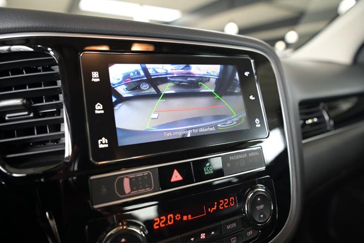 Grå Mitsubishi Outlander fra 2019