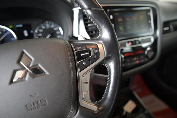 Grå Mitsubishi Outlander fra 2019