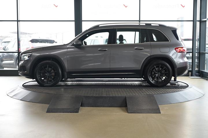 Grå Mercedes GLB220 d fra 2021